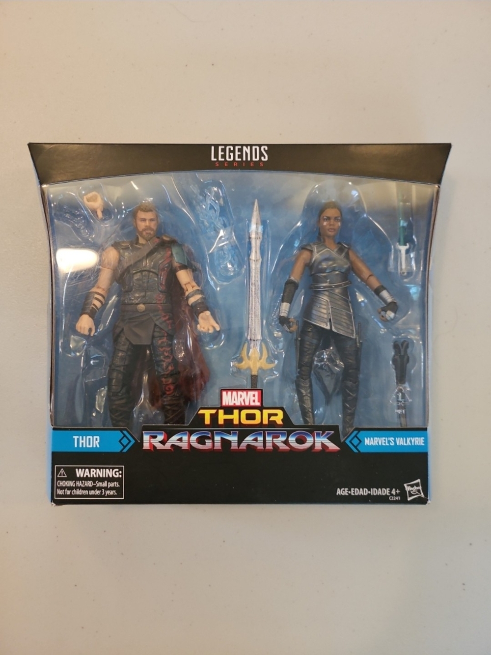 Marvel Legends Series Thor Ragnarok: Thor and Marvel's Valkyrie